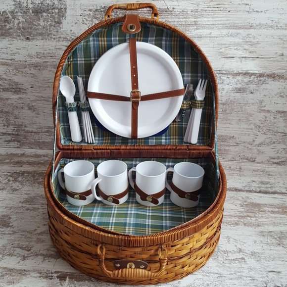Vintage Other - ⚃Vintage Clamshell Picnic Basket Set